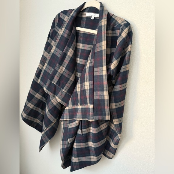 Lovers + Friends Days Like These Plaid Flannel Jacket in Navy Medium Open Front - Picture 6 of 8
